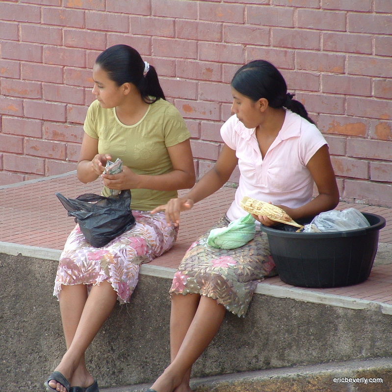 young people eating corn in Copán Ruinas, Honduras